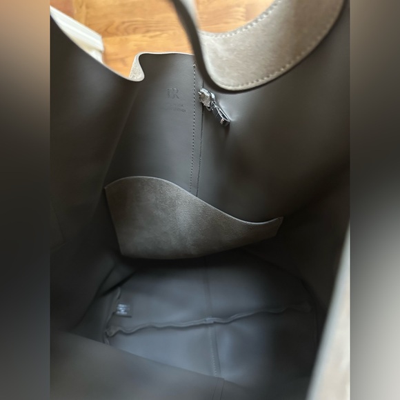 Banana Republic Slouchy Vida Suede Bag - Picture 5 of 5